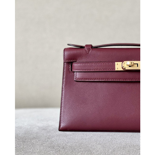 Hermes Kelly Pochette Epsom Vert Criquet (3I) Gold Hardware Burgundy Red