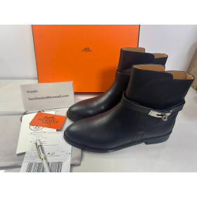 Herm&Atilde;&uml;s Black Leather Ankle Boots