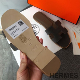 Hermes Oran Slides Women Grain Calfskin Black/Grey