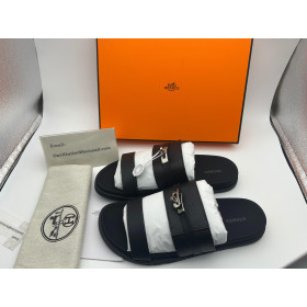 Herm&Atilde;&uml;s Black Epsom Leather Kelly Buckle Sandals